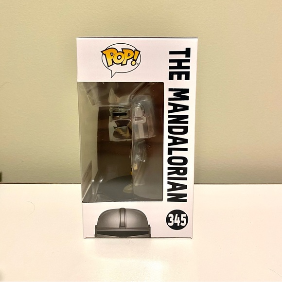 The Mandalorian Amazon Exclusive Chrome Funko Pop - Picture 4 of 6